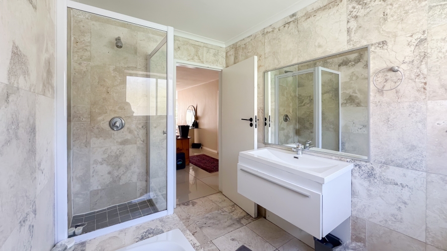 To Let 3 Bedroom Property for Rent in Sea Point Western Cape
